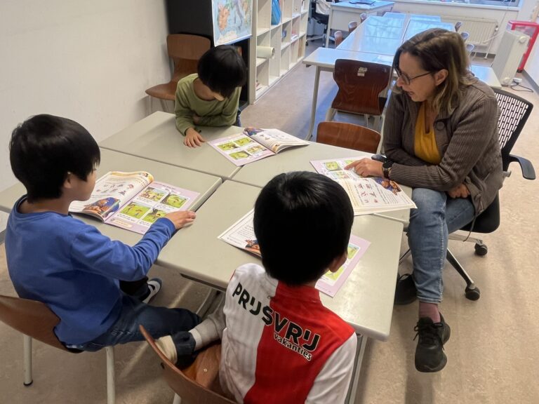 英会話の授業の様子 | ロッテルダム日本人学校 The Japanese School of …